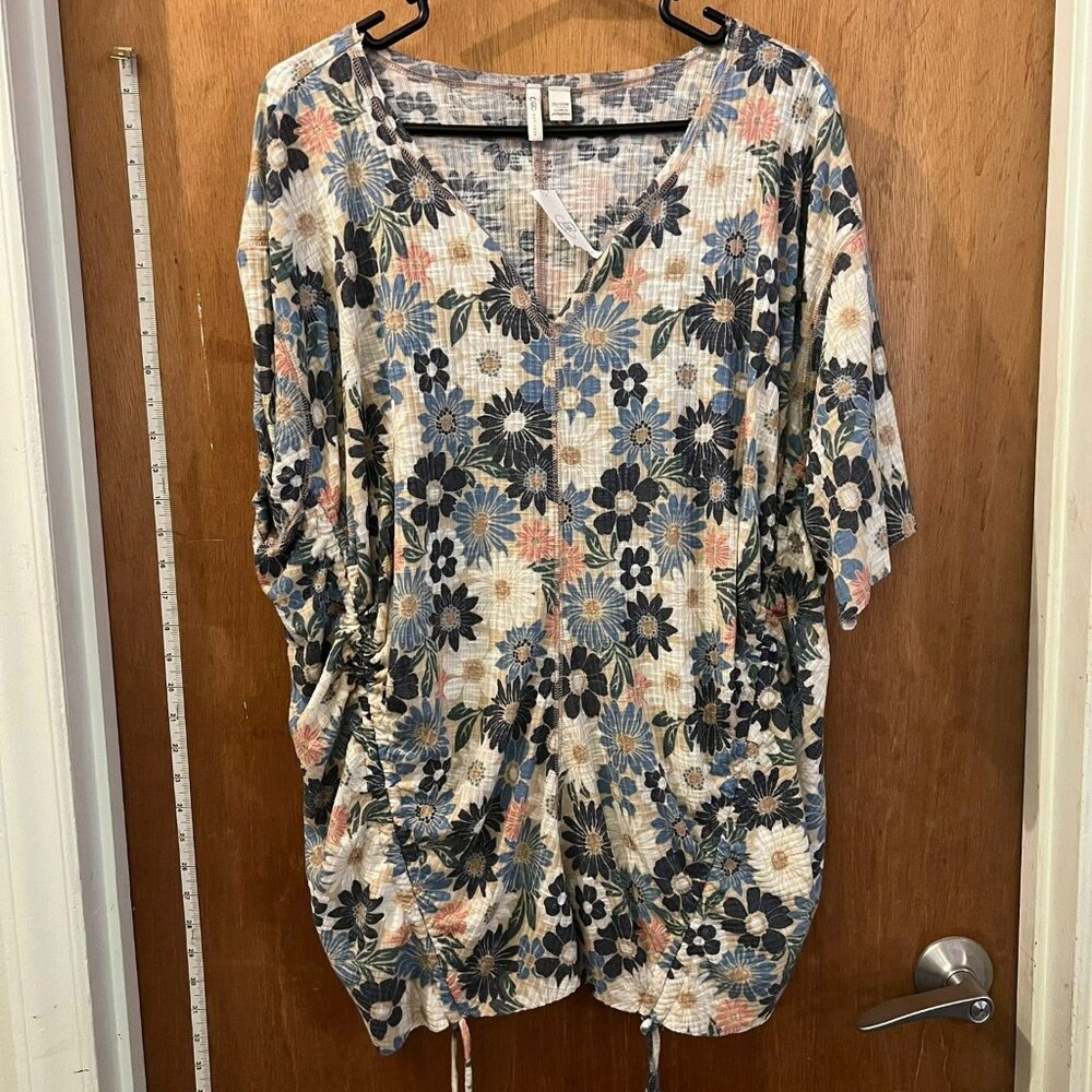 Size 26/28W - Cato - NWT - Tan and Multi-Colored Floral Knit Short Sleeve Pullov